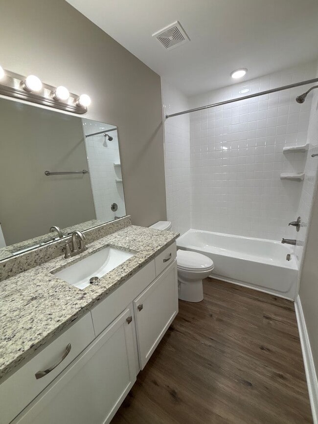 Building Photo - Move in Special 1/2 OFF 1 month's rent!