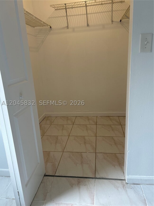 Building Photo - 301 W Park Dr