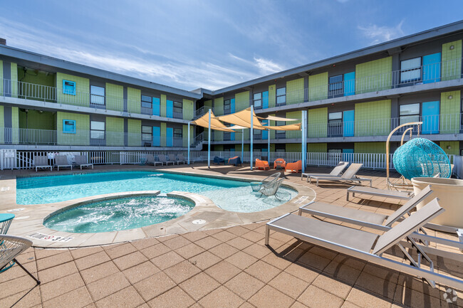 Heated Swimming Pool - Lone Star Lofts