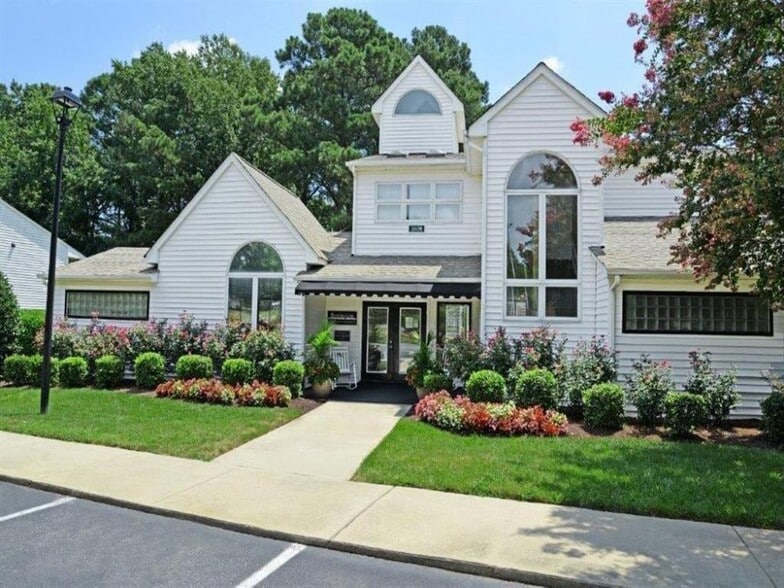Primary Photo - Huntington Apartments