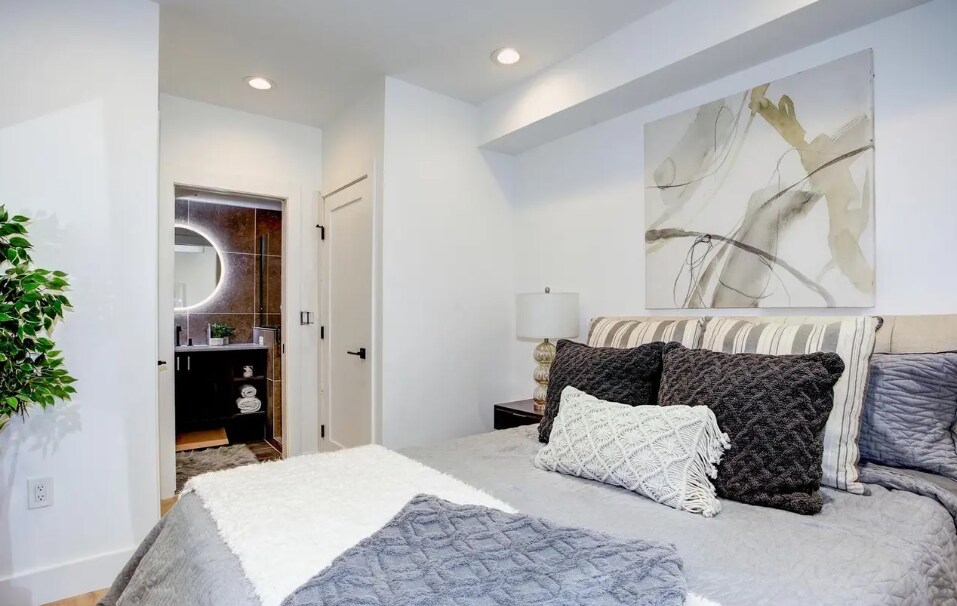 Building Photo - 1435 Clifton St NW