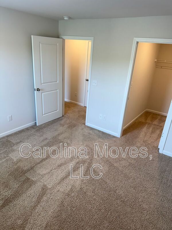 Building Photo - 555 Yellow Fox Rd