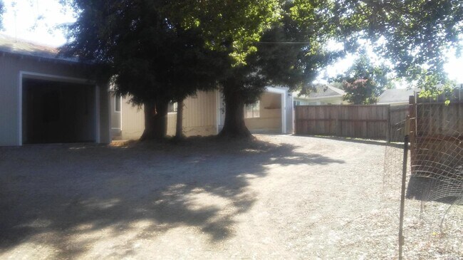Building Photo - 1020 Stony Glen Ln
