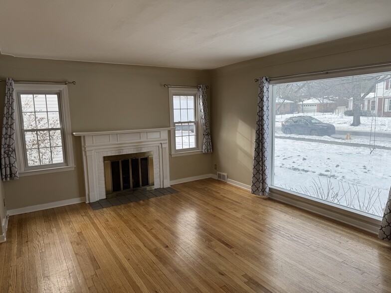 Living Room - View 1 - 2228 Godwin Ave SE