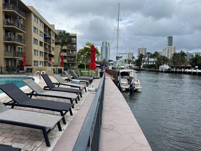 Building Photo - 301 Golden Isles Dr