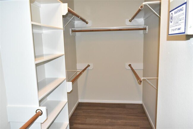 Building Photo - 11111 Sprucedale Ct