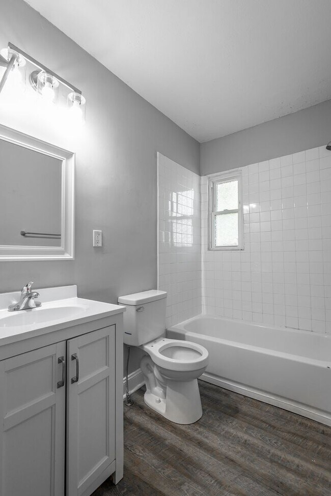 Building Photo - 5109-5111 Sunbeam Ave