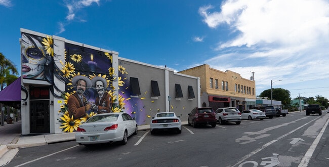 stroll downtown - 1517 N Palmway