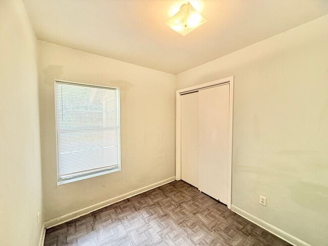 Building Photo - 535 Amber St