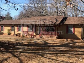 Building Photo - Country Living 3 BR / 2 Bath Home in North...