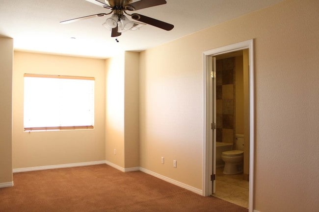 Building Photo - 5584 Hawley Ct