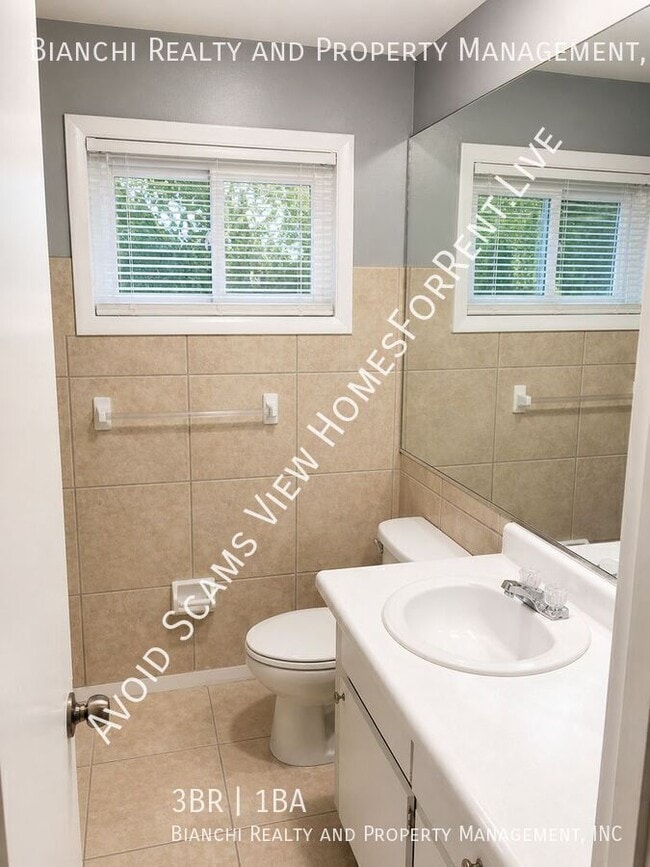 Building Photo - 930 Alcazar Wy S