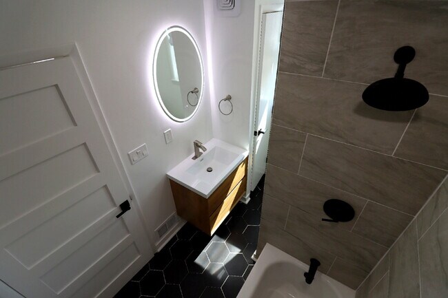 Building Photo - 107 Shoup St