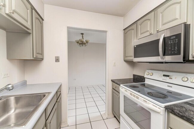 Building Photo - 6103 Knoll Valley Dr