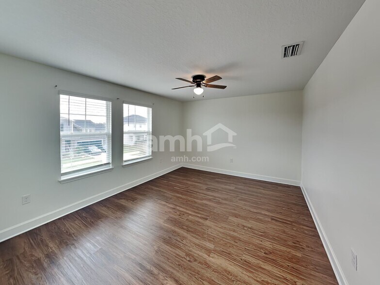 Building Photo - 315 Pine Terrace Dr