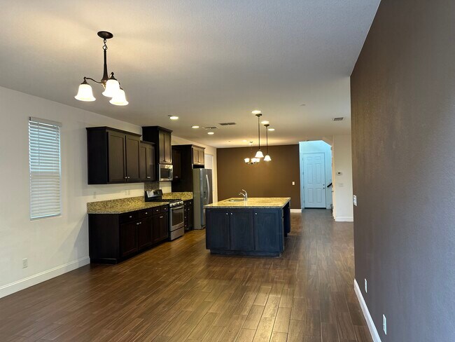 Building Photo - 1704 Brodea Ln