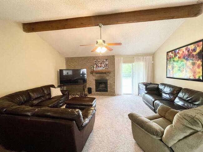 Building Photo - 2114 Selma Dr
