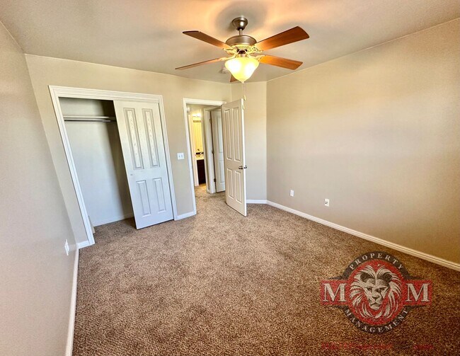 Building Photo - 3 Bd 3.5 Bath Model Like Townhome in Riverton