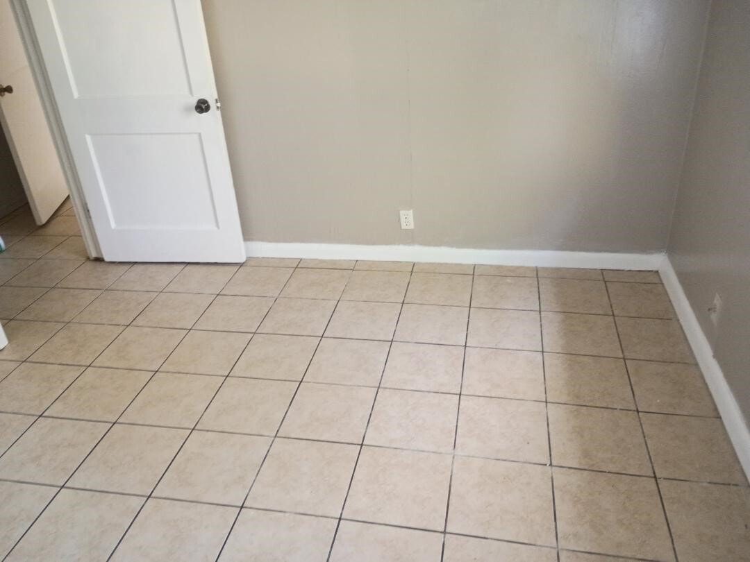 Building Photo - 2702 Houston Ave