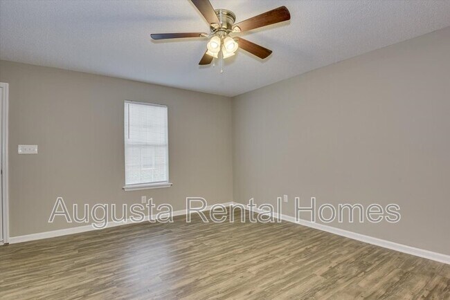 Building Photo - 138 Chalet North Boulevard - 138