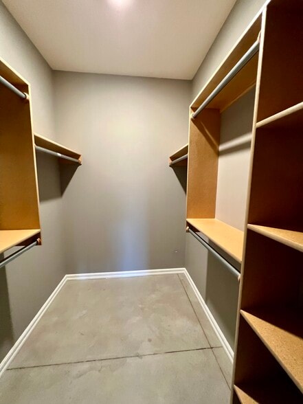 Building Photo - 4803 N Hillside Ct