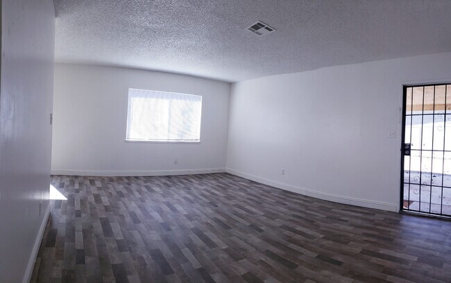 Building Photo - 328 Duchess Ave