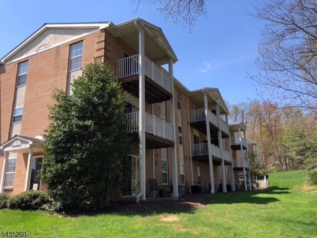 Building Photo - 236 Vista Dr