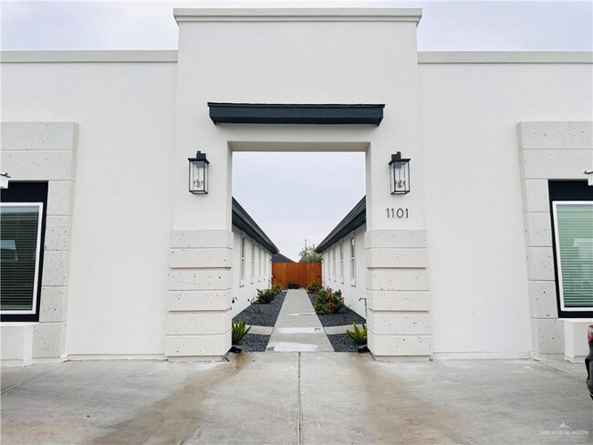 Building Photo - 1101 Sugar Gdn Dr