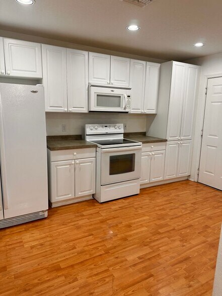 Building Photo - 1825 E Royal Tern Ln