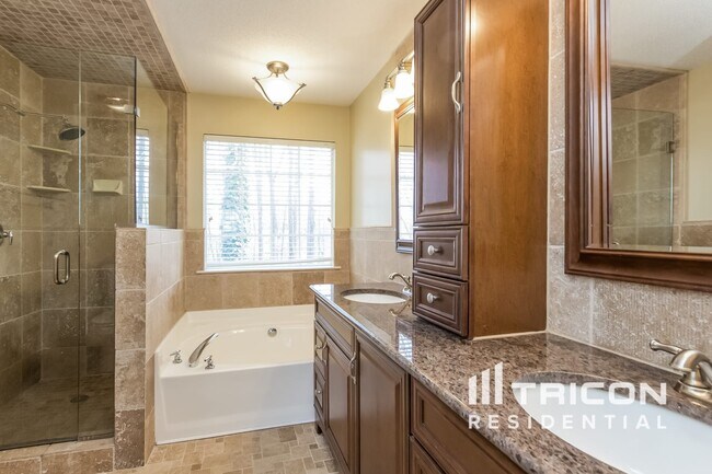 Building Photo - 6250 Glen Brooke Dr