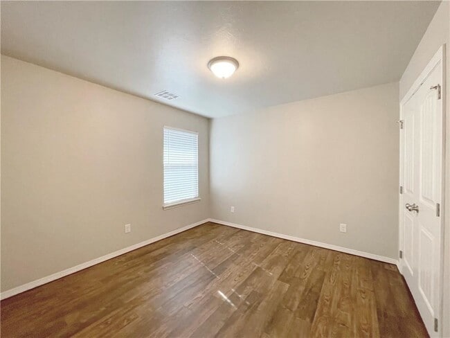 Building Photo - 2117 Buena Vida Ln