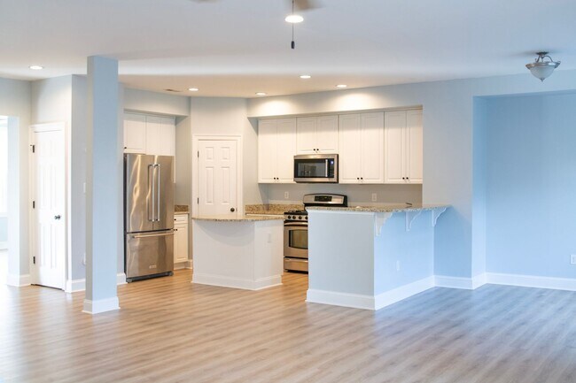 Building Photo - 1615 Old Trail Dr