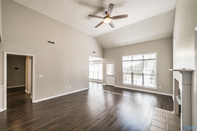 Building Photo - 129 High Noon Ln