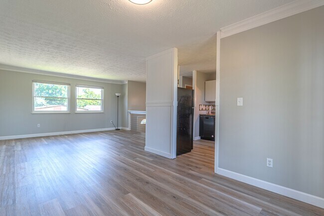 Building Photo - 1047 Alpine Ct