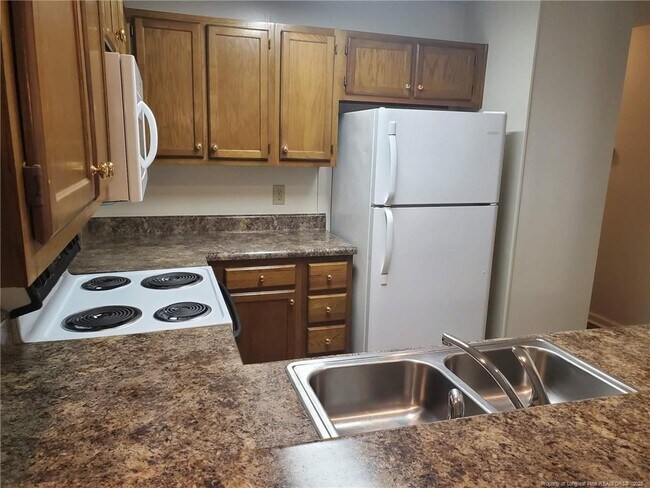 Building Photo - 1865 Tryon Dr