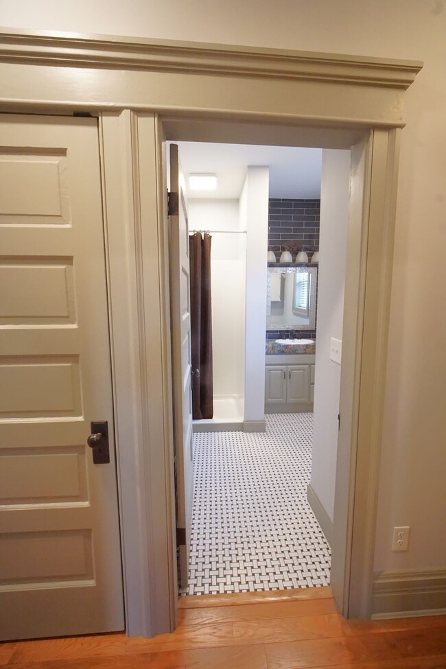 2md floor bathroom - 1295 Kutchins Pl