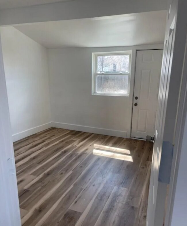 Building Photo - Spacious One Bedroom Duplex located near S...