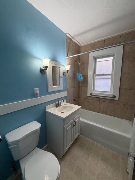 Building Photo - 41 Michigan Ave