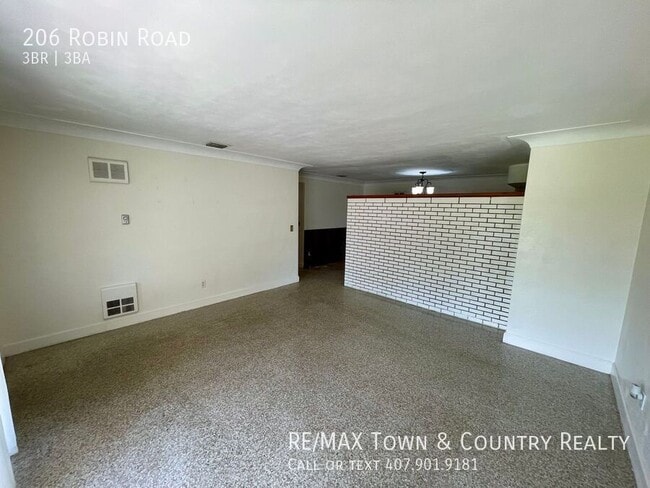 Building Photo - 206 Robin Rd