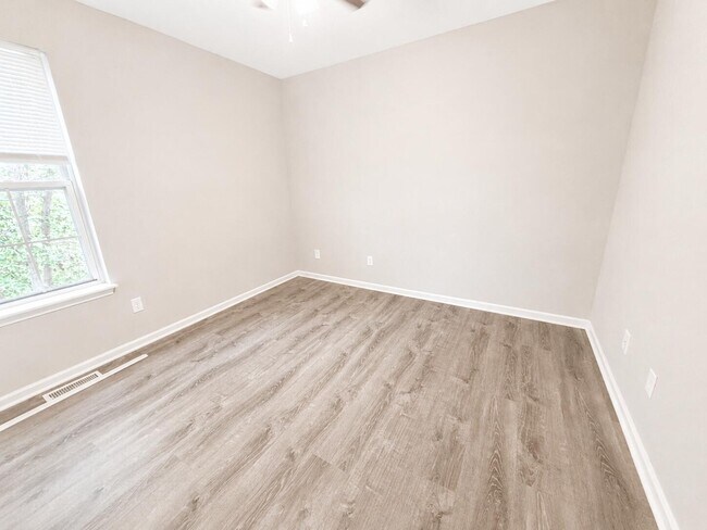 Building Photo - 1318 Valley Creek Ln