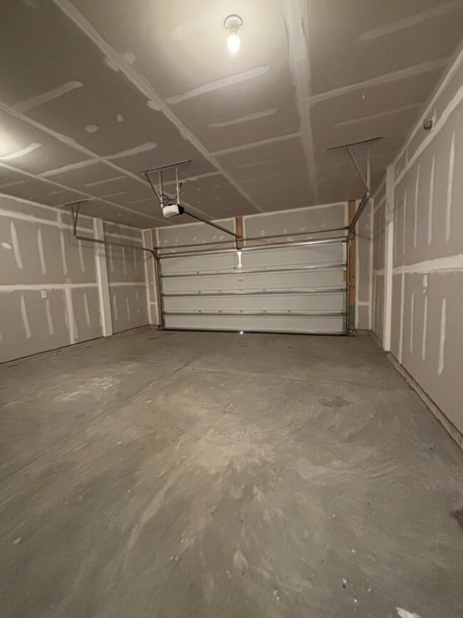 Building Photo - 318 Princess Pl