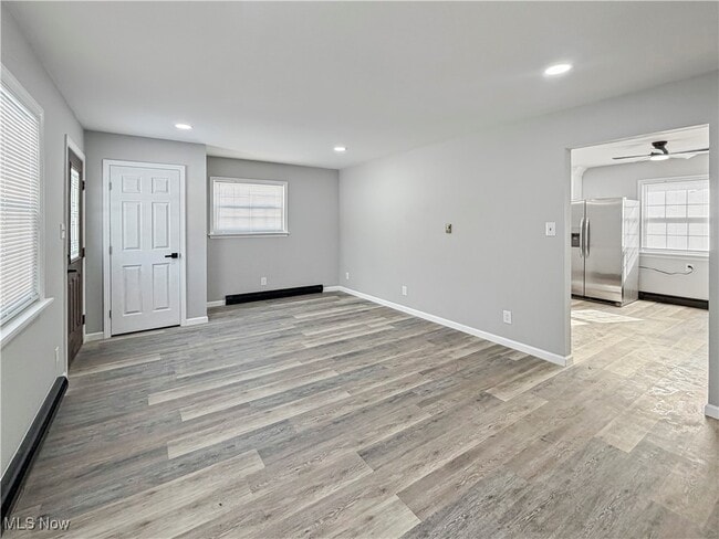 Building Photo - 54 Juanita St