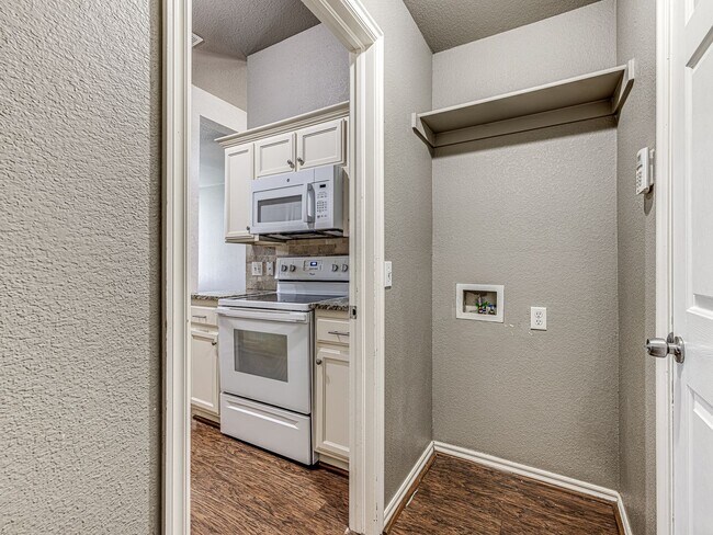 Building Photo - Updated home in Edmond + 3 bed + 2 bath + Edmond Schools