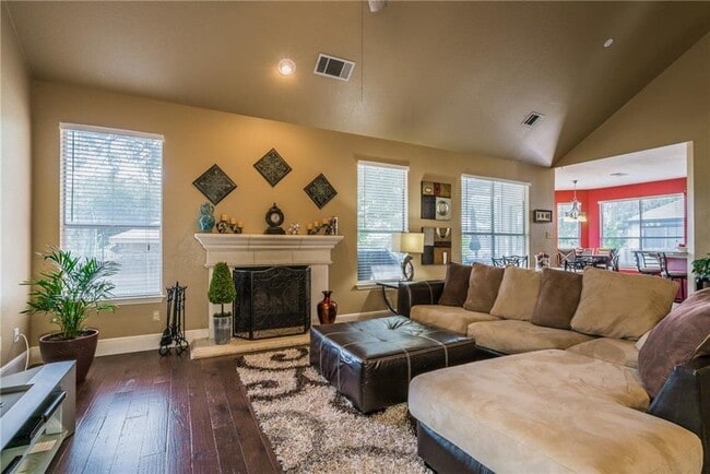 Building Photo - 15713 Monona Cove