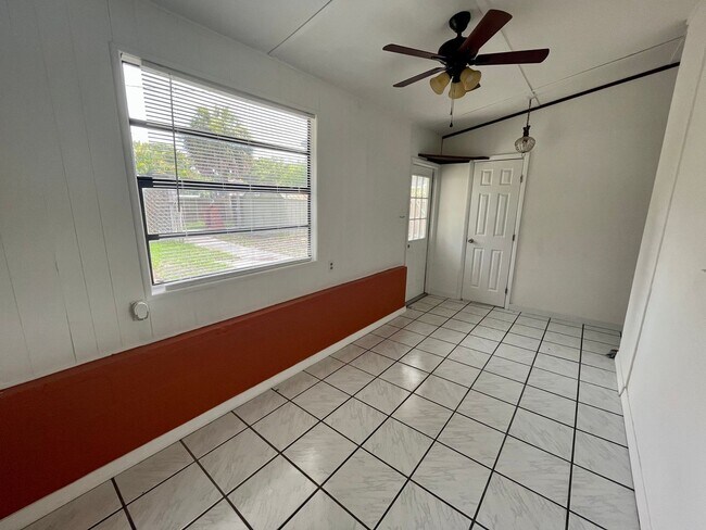 Building Photo - Cute home in Euclid Manor for rent
