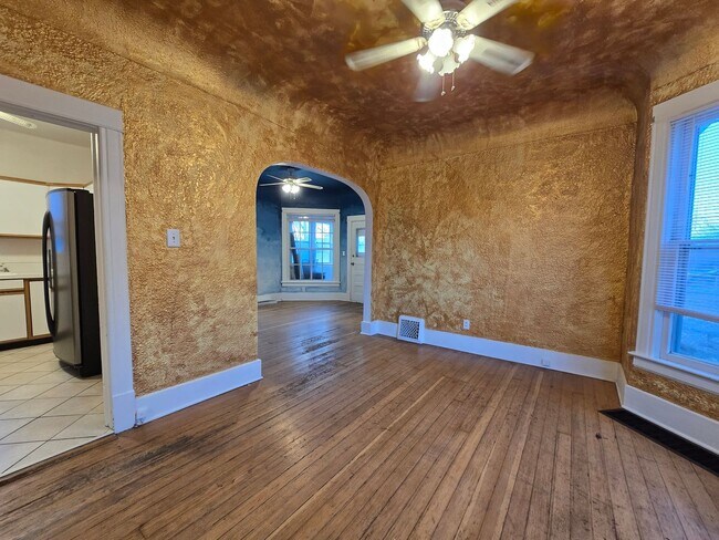 Building Photo - 135 Custer Ave