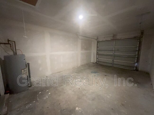 Building Photo - 3321 Meghans Way
