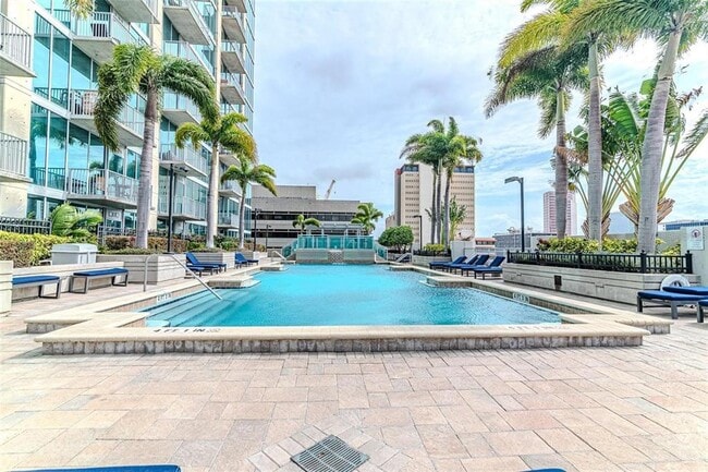 Building Photo - 777 N Ashley Dr