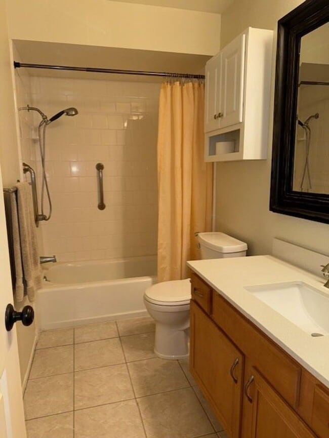 Building Photo - Top floor, 1 Bedroom, 1 Bath Condo in Ston...