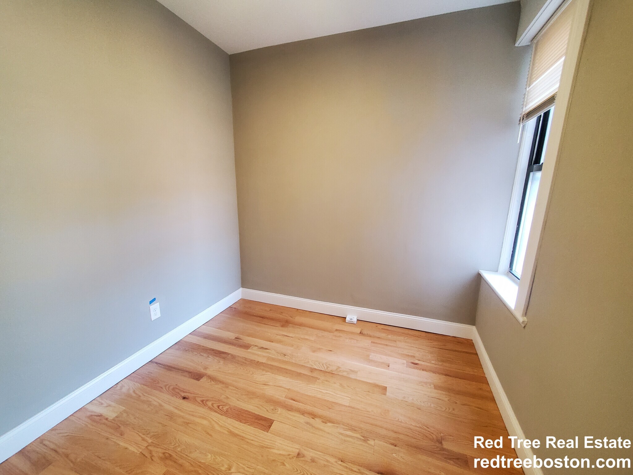 Building Photo - 1914 Beacon St